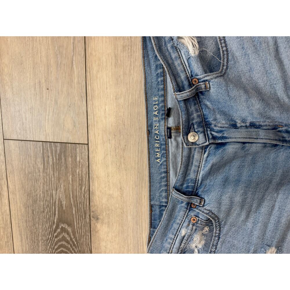 American Eagle light  wash relaxed  jean short size 10 - Picture 4 of 9